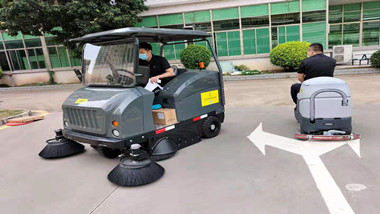 驾驶式洗地机的准确使用要领和规范？？？(手推式洗地机的准确使用要领)